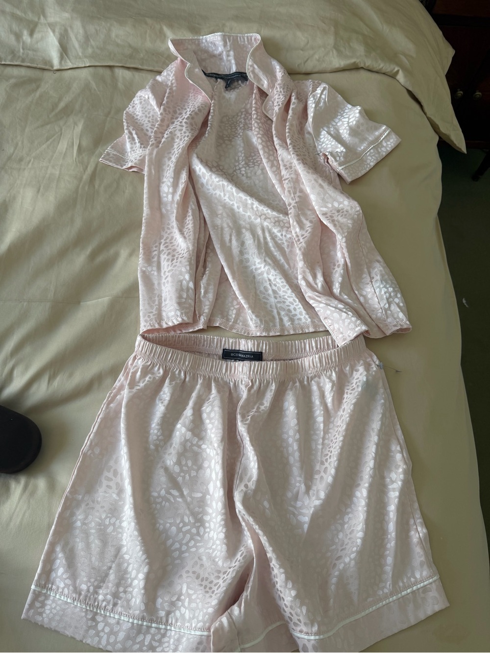 🗽New BCBGMaxAzria Pale Blush Satin Two-Piece Lounge Set